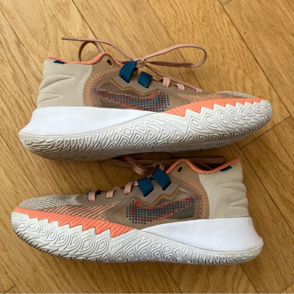 Nike Kyrie Flytrap Size 6 - image 3